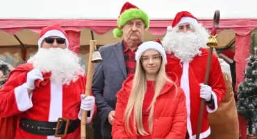 Jarmark Bożonarodzeniowy w Lubrańcu 2025 trwa. Świąteczne stoiska, Mikołaj i lokalne atrakcje [ZDJĘCIA]