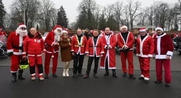 MotoMikołaje 2025 Włocławek. Motocykliści obdarowali dzieci z domów dziecka