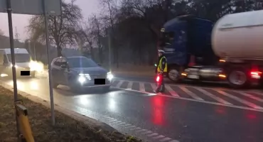 Policja z Włocławka zatrzymuje pijanych o świcie. Akcja na Alei Chopina