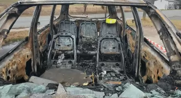 Pożar samochodu przy ulicy Płockiej we Włocławku. Ford spłonął doszczętnie