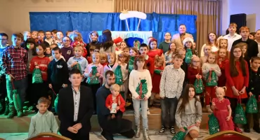 Świąteczne spotkanie dzieci z pieczy zastępczej w Baruchowie. Prezenty od serca i wspólny czas