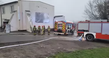 Pożar budynku po dawnym Face Clubie we Włocławku. Nocna akcja służb przy ul. Solnej
