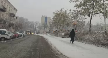 Śliskie chodniki we Włocławku wracają jak bumerang. Mieszkańcy oczekują reakcji