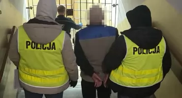 Awantura na Długiej we Włocławku. Zaatakował nożem współlokatora. Poszkodowany z ciężkimi obrażeniami