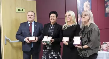 Muzyka, wzruszenia i pełna sala. Tak w Kruszynie świętowano Dzień Babci i Dziadka [ZDJĘCIA]