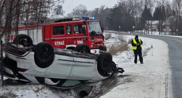 Groźne dachowanie w powiecie włocławskim
