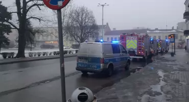 Trzy zastępy straży na Placu Wolności. Mieszkańcy opuścili budynek przed przyjazdem służb