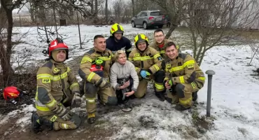 Wpadł do szamba przy domu. Alarm pod Włocławkiem i pilna akcja strażaków