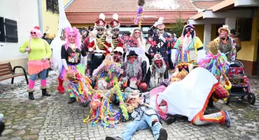 Korowód Grup Zapustnych Włocławek: Barwna parada z kozą przeszła ulicami miasta