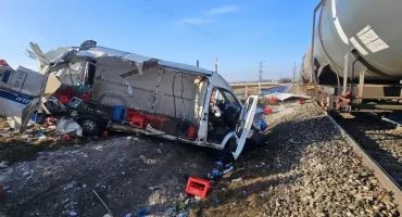 Bus wjechał pod pociąg z paliwem. Bardzo groźny wypadek w powiecie radziejowskim