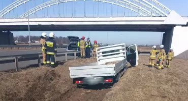 Bus wypadł z drogi na A1. Wypadek przy zjeździe Włocławek Północ
