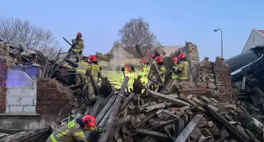 Akcja ratunkowa  we Włocławku. Poszukiwania człowieka pod gruzami