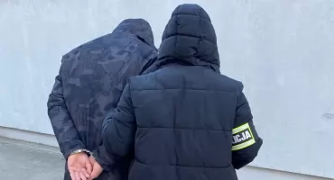 Przewrócili i kopali rowerzystę po całym ciele