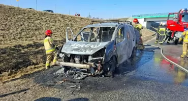 Dramatyczne chwile  na A1 pod Włocławkiem. Samochód dostawczy stanął w płomieniach