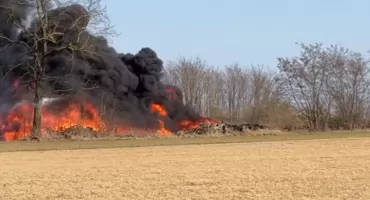 Dramatyczny pożar w powiecie włocławskim. Dziewięć zastępów straży walczyło o dom