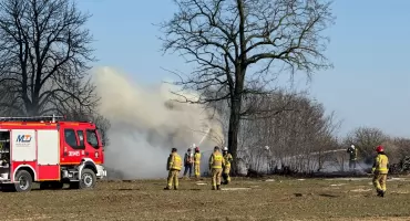 Dramatyczny pożar w powiecie włocławskim. Dziewięć zastępów straży walczyło o dom
