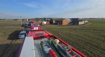 Pożar domu w powiecie radziejowskim. Jedna osoba trafiła do szpitala, w akcji kilka zastępów straży