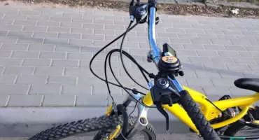 9-letni rowerzysta wjechał pod samochód. Bez karty i bez opieki dorosłego