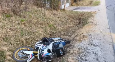 Palił gumę BMW na drodze. 23-latek potrącił motocyklistę, a jego tłumaczenie zaskakuje