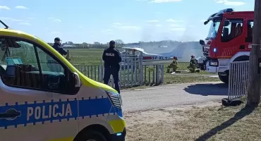 Pożar awionetki pod Włocławkiem. Strażacy i policja ćwiczyli akcję