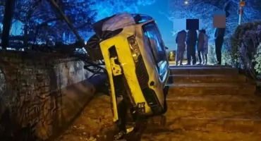 Pijana zjechała autem po schodach. Interweniowały służby