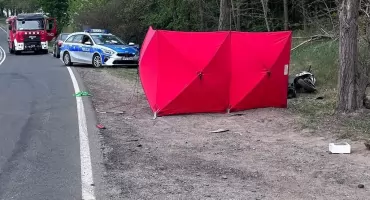 Tragiczny wypadek w Krzyżówkach. Zginął 70-letni motorowerzysta