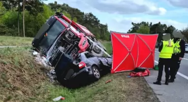 Tragiczny wypadek na DK91 w Brzozie. 22 letni kierowca Audi nie żyje