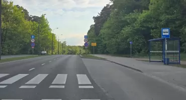 Włocławek. Kobieta utknęła w zatoczce autobusowej. Nie uwierzycie, kto chwycił za klucze do kół!
