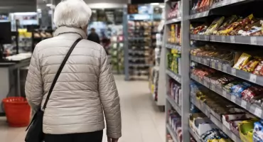 Zabrała cudzy portfel ze sklepu. Prokuratura oskarża 78-letnią kobietę