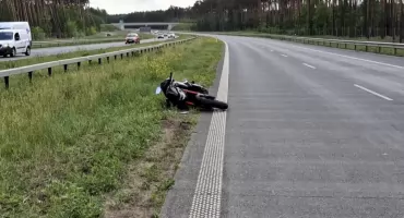 Motocyklista uderzył w barierę. 49-latka nie udało się uratować
