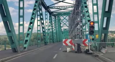 Awaria sygnalizacji na moście przez Wisłę we Włocławku. Miasto wyjaśnia