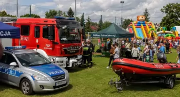 Wielki Piknik Rodzinny w Czerniewicach. Będą darmowe dmuchańce, pokazy służb i dinozaur
