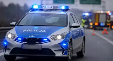 Kolizja na autostradzie A1 koło Włocławka. Volkswagen uderzył w bariery ochronne