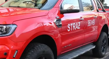 Dramatyczne chwile na A1. Dostawczy bus przewrócił się na bok