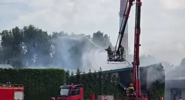 Pożar hali przy Barskiej we Włocławku zakończony. Jaka jakość powietrza?