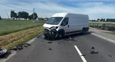 Groźne zderzenie samochodu dostawczego z osobówką w Rabinowie
