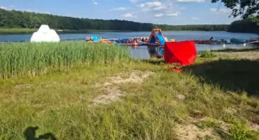 Tragedia nad jeziorem Skrzyneckim. Nie żyje 18-letni mężczyzna