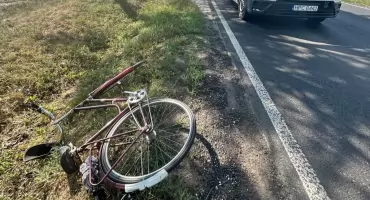 Śmiertelny wypadek w Trzaskach. 50-letni rowerzysta zginął na miejscu