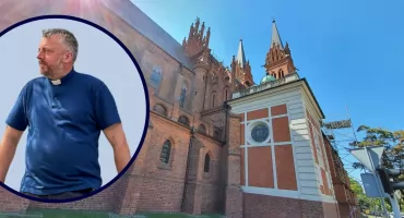 Wzruszające pożegnanie we Włocławku. Wierni dziękują księdzu Sławomirowi za lata posługi