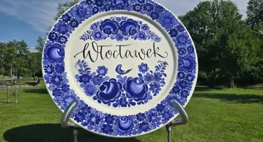Wicki, talerz i witacze. Włocławek stawia na fajans, a mieszkańcy dyskutują