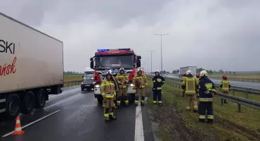 Toyota uderzyła w bariery na A1 pod Włocławkiem