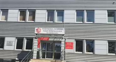 Prestiżowe wyróżnienie dla PANS we Włocławku. Nowe media i e-biznes spełniają najwyższe standardy