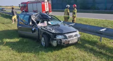 Groźny wypadek na A1. Osobówka uderzyła w ciężarówkę w powiecie włocławskim