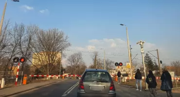Przejazd kolejowy przy ulicy Wienieckiej we Włocławku zamknięty. Wyznaczono objazdy