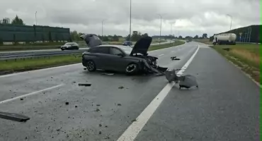 Wypadek na A1 pod Włocławkiem. Auto uderzyło w bariery, autostrada w kierunku Łodzi została zablokowana