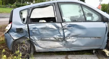 Zignorował znak STOP. Troje osób, w tym dwoje dzieci, trafiło do szpitala