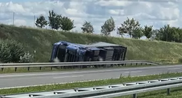 TIR przewrócił się na A1 pod Włocławkiem