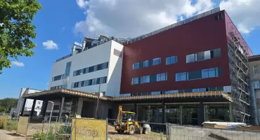 Pacjenci chcą kontaktu z bliskimi, telefon szuka sieci. Szpital we Włocławku odpowiada