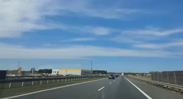 Zderzenie trzech aut na A1 w Pikutkowie. Trasa w stronę Gdańska zablokowana