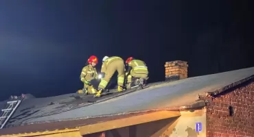 Pożar dachu w Helenowie. Ogień pojawił się podczas remontu domu